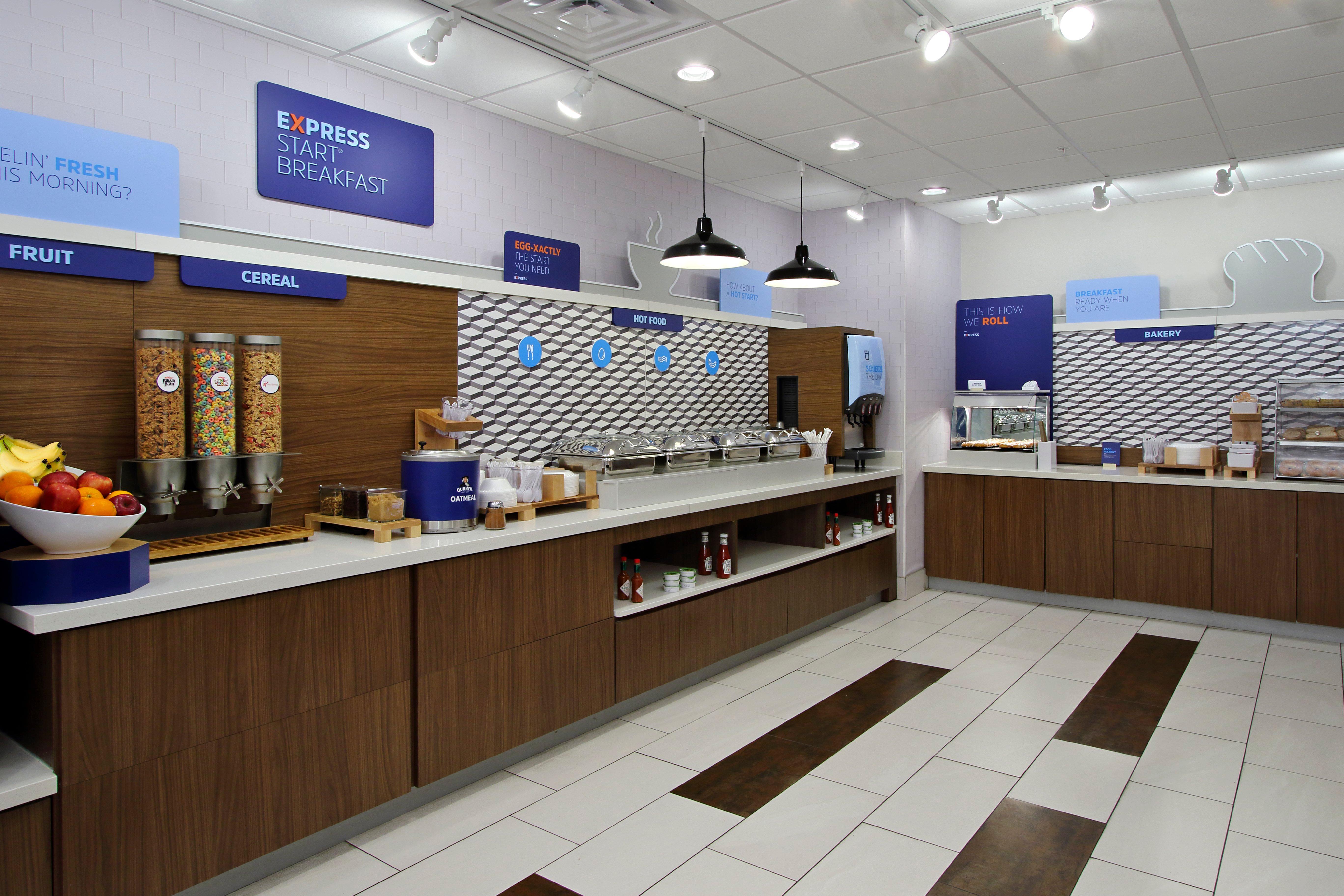 Holiday Inn Express & Suites Columbus North By Ihg Esterno foto