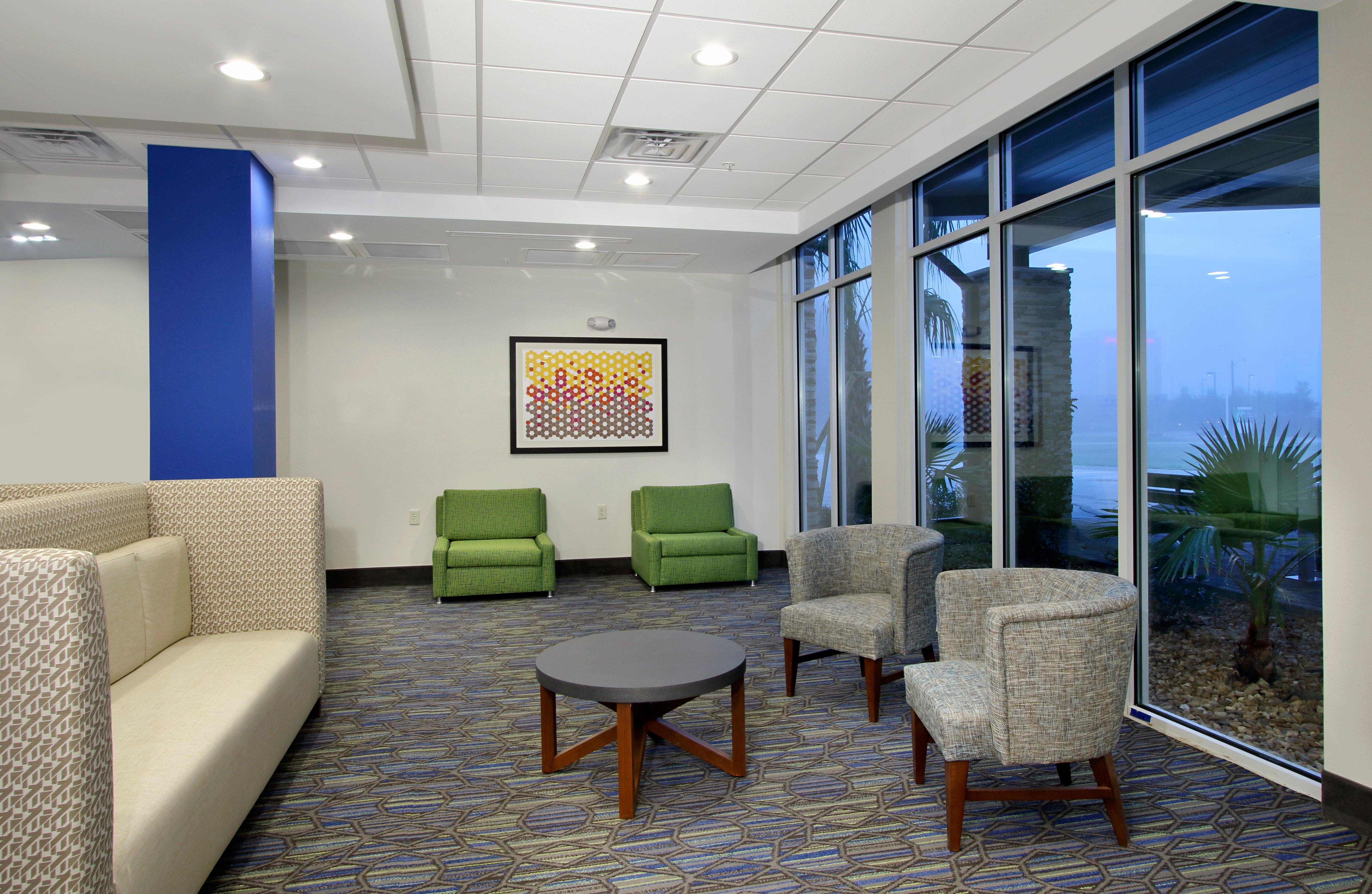 Holiday Inn Express & Suites Columbus North By Ihg Esterno foto
