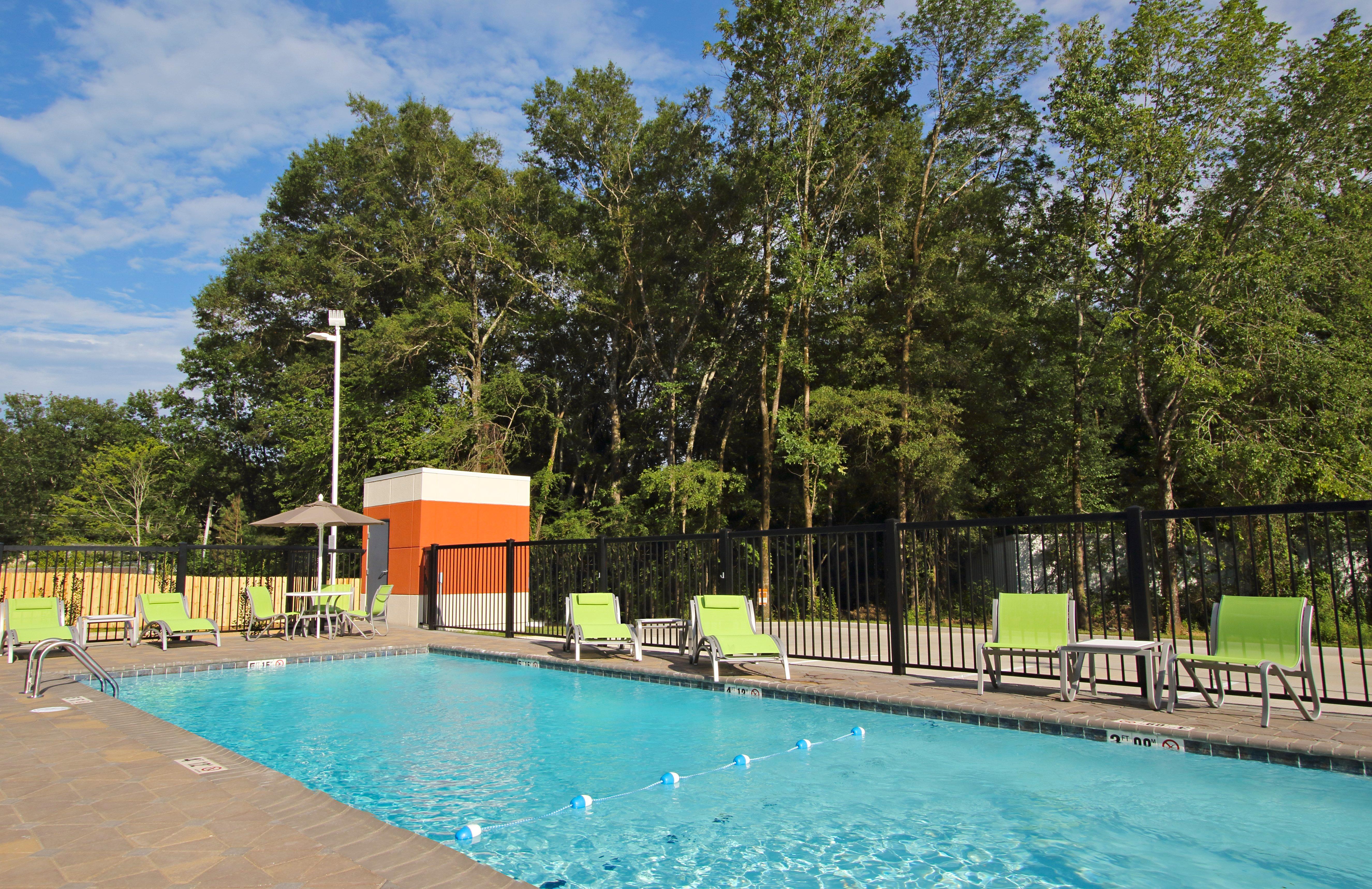 Holiday Inn Express & Suites Columbus North By Ihg Esterno foto