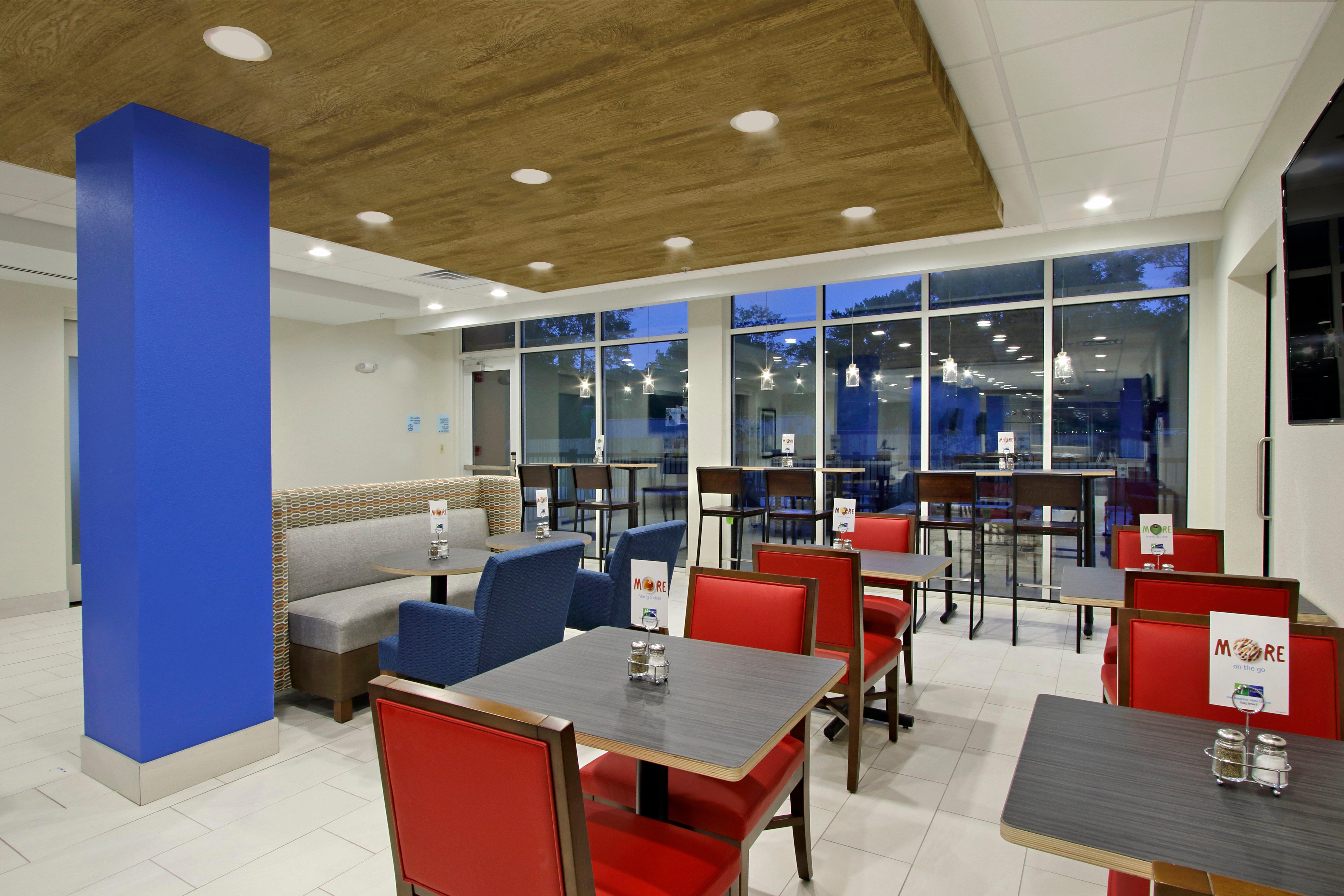 Holiday Inn Express & Suites Columbus North By Ihg Esterno foto