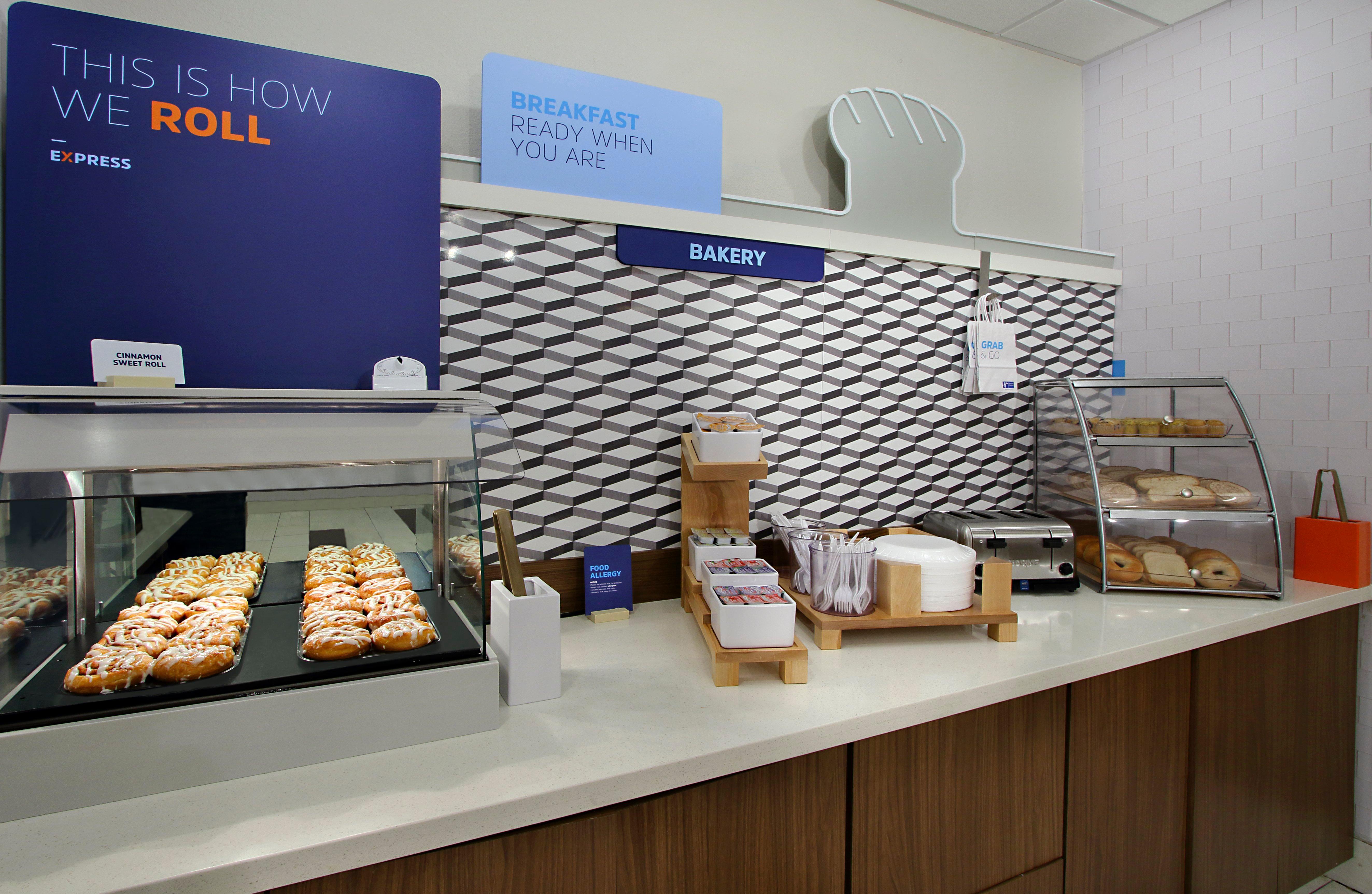 Holiday Inn Express & Suites Columbus North By Ihg Esterno foto