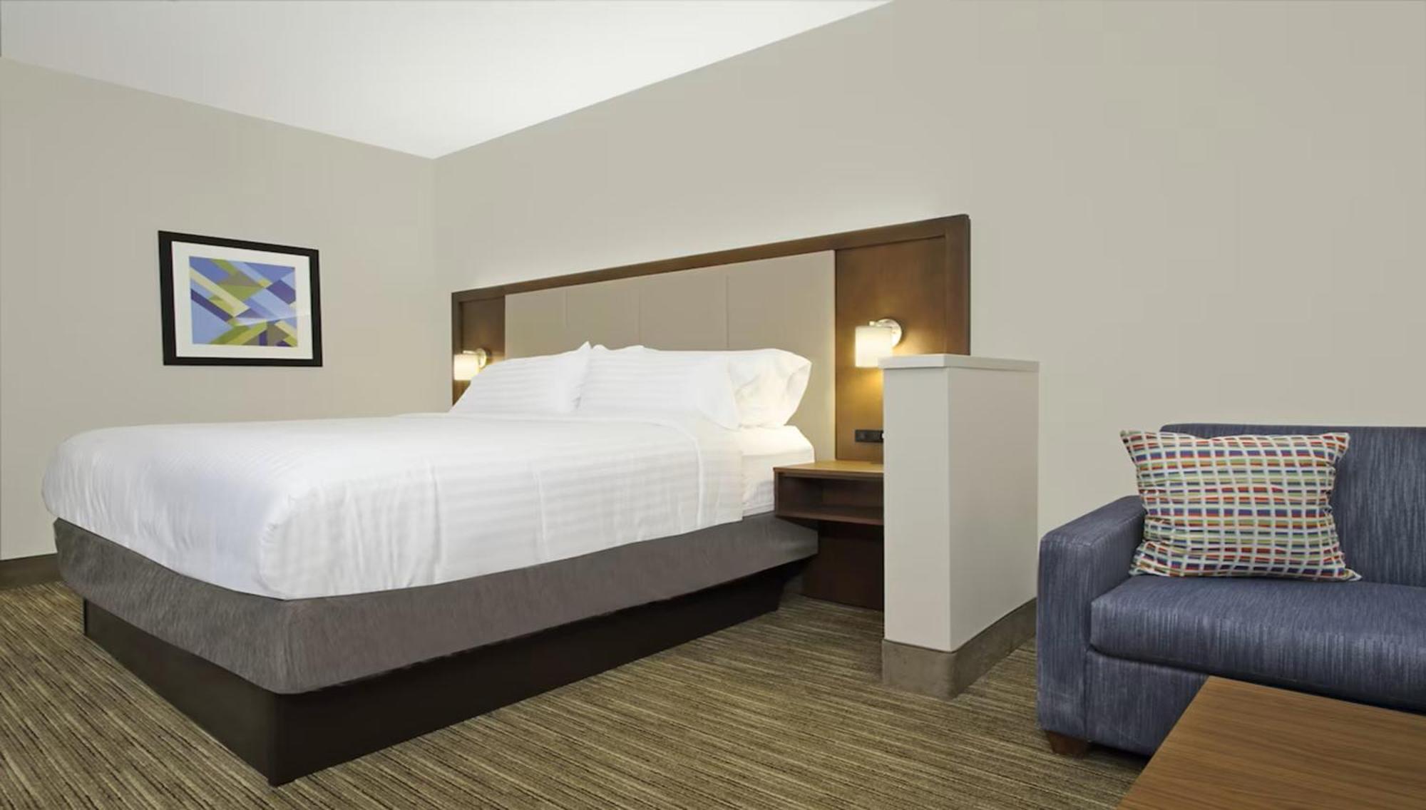 Holiday Inn Express & Suites Columbus North By Ihg Esterno foto